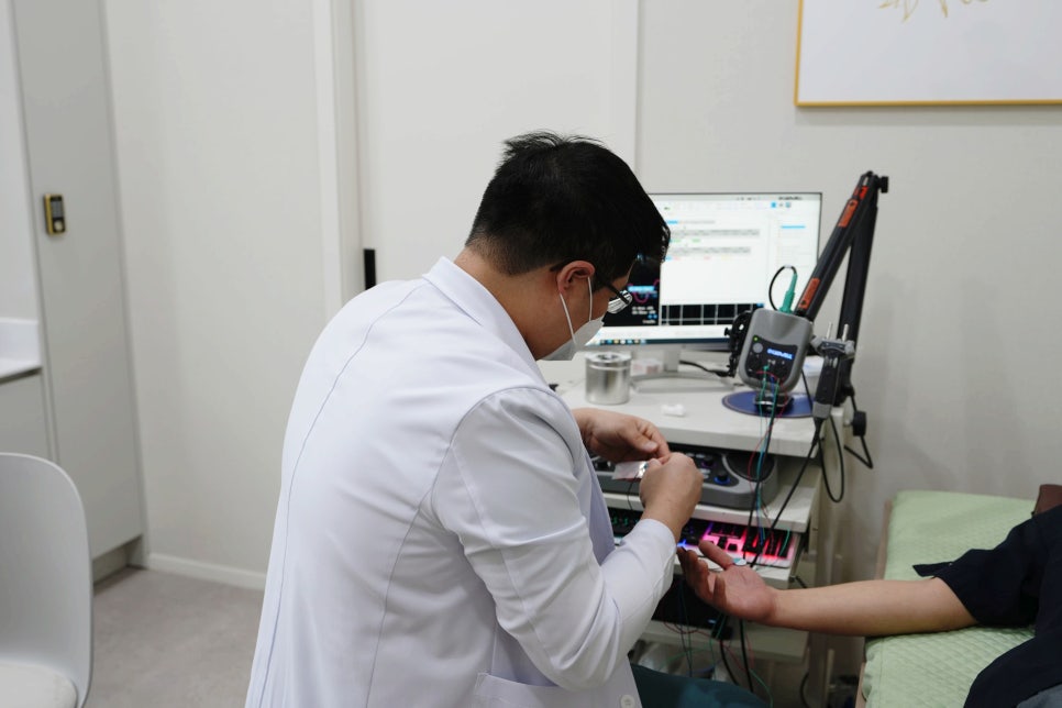 Read more about the article 율전동손목터널증후군, 손 저림 원인과 검사 과정 정리
