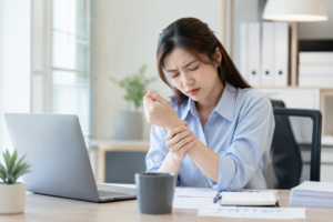 Read more about the article 율전동손목터널증후군, 계속되는 손 저림 원인이 궁금하다면