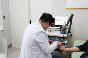 Read more about the article 수원근전도검사, 손발 저림과 힘 빠짐이 계속된다면